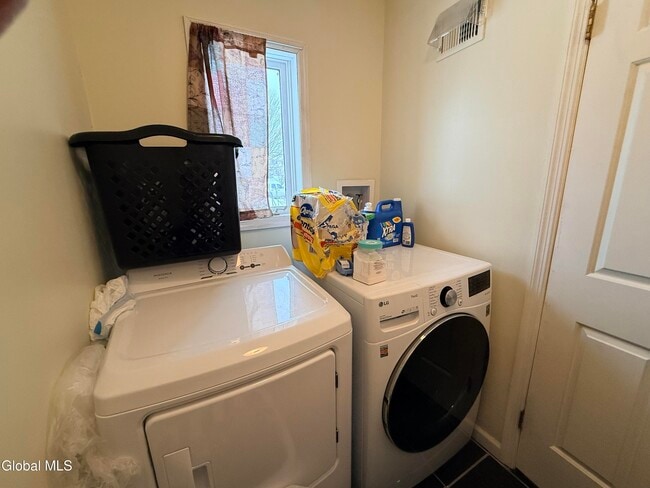 Building Photo - 120 Donna Lynn Dr