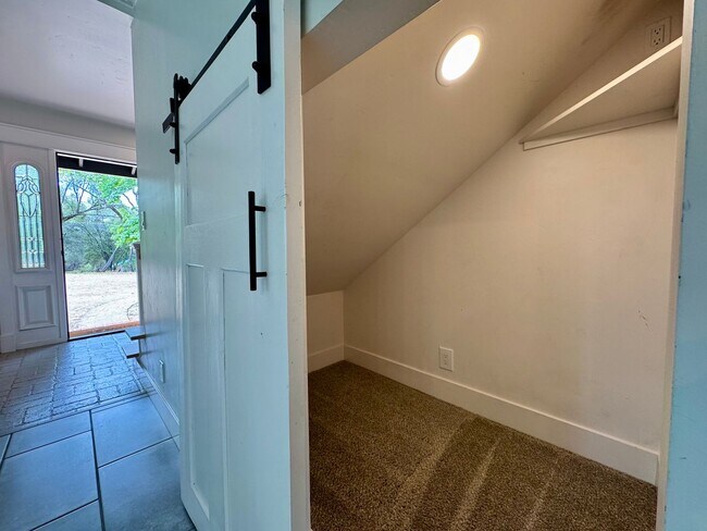 Building Photo - 5780 Stanley Dr