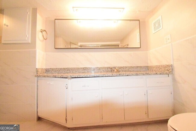 Building Photo - 2625 Sharpsburg McCollum Rd