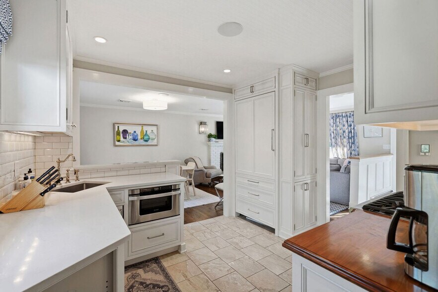 Building Photo - 810 Waterview Dr