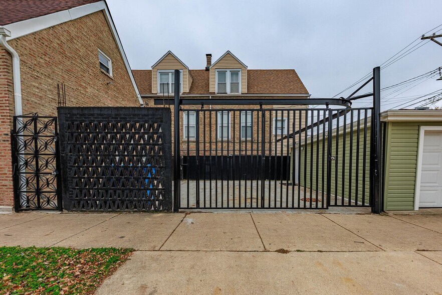 Building Photo - 2800 S Saint Louis Ave