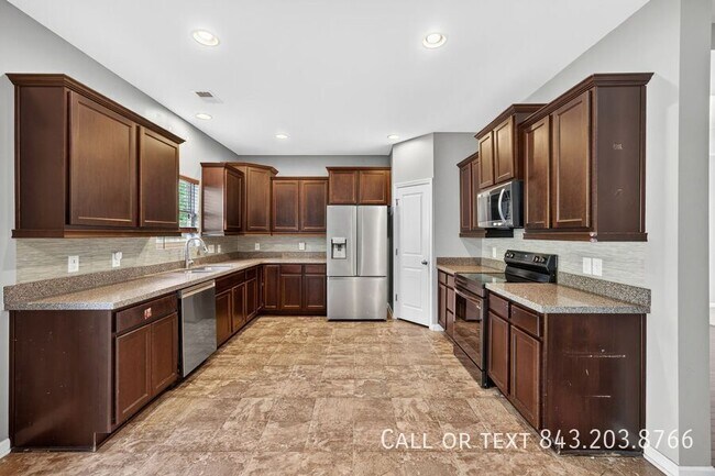 Building Photo - 165 Weeping Cypress Dr