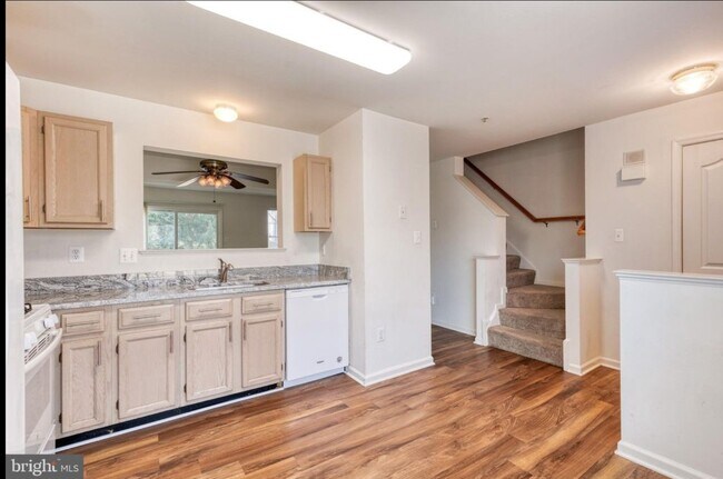 Kitchen - 6 Amberlady Ct