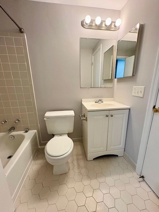 Building Photo - Beautiful end-unit townhome. Walkout basem...