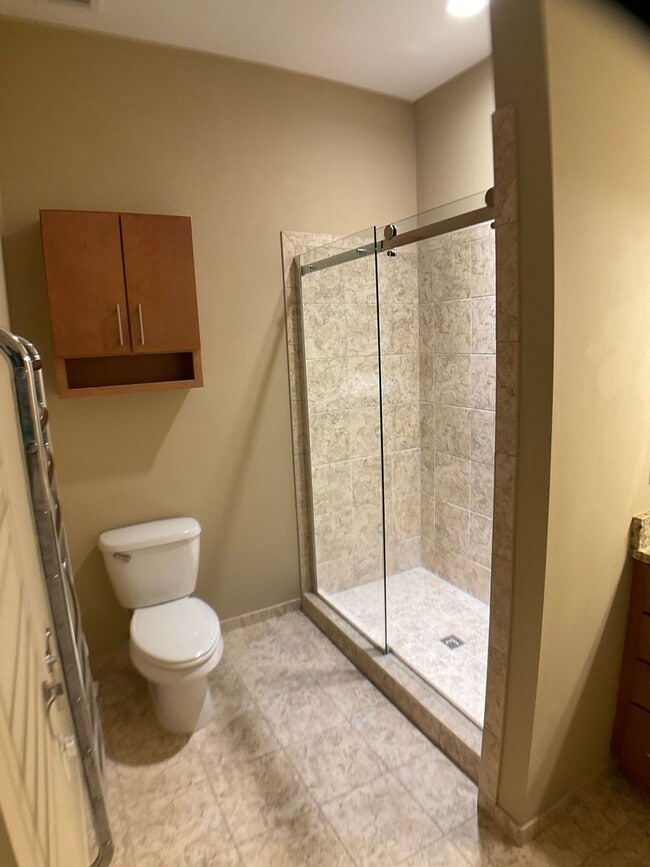 Building Photo - Upscale Condo in Popular Davis Park!