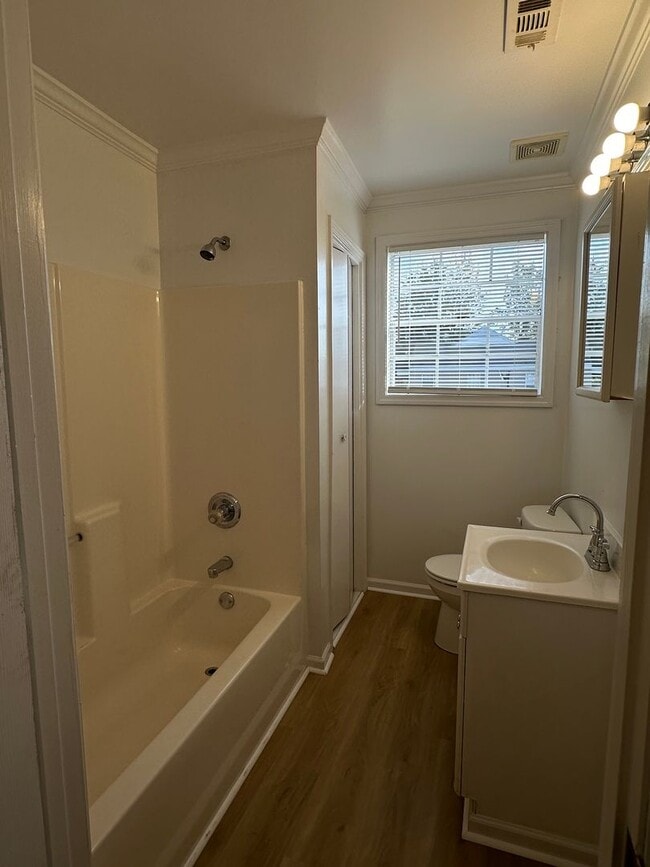 Building Photo - 3 Bedroom 2 Bath in East Tuscaloosa