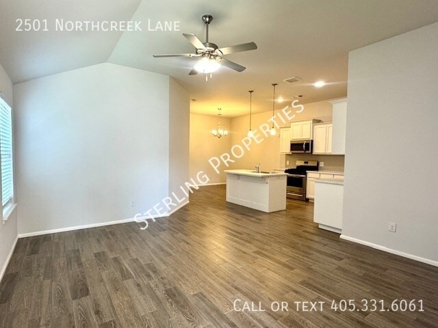 Building Photo - 2501 Northcreek Ln