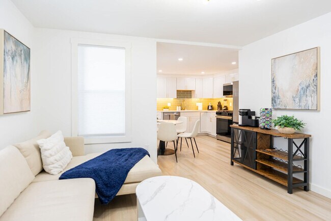 Building Photo - 42 White St Pl