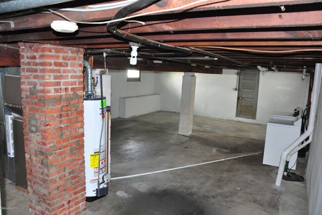 Building Photo - 3829 Elmwood Ave