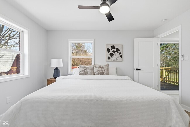 Building Photo - 3460 W 56th St