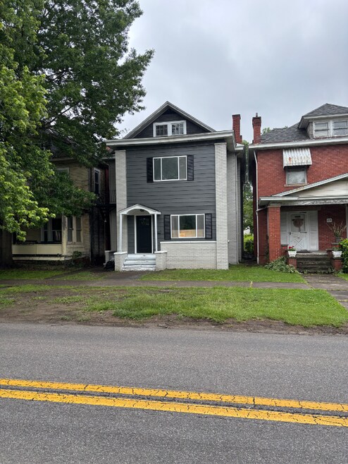 Building Photo - 421 8th Ave