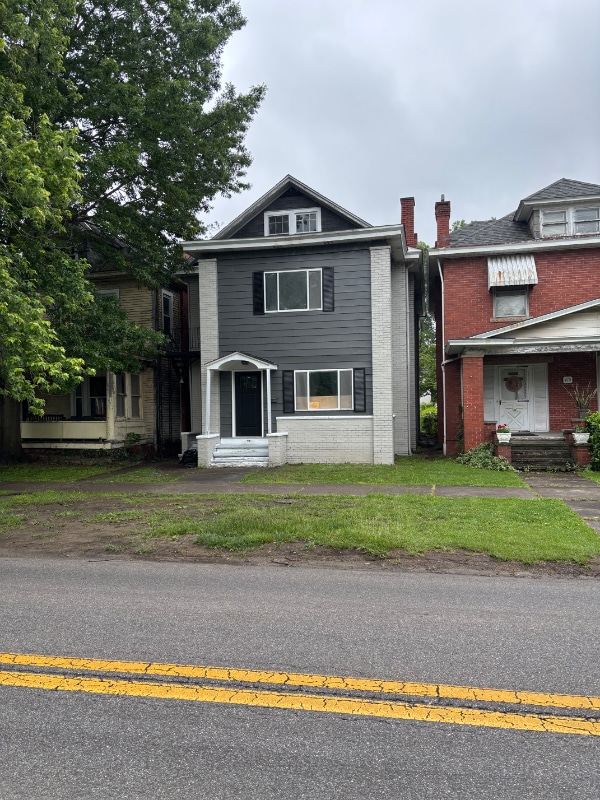 Primary Photo - 419 8th Ave