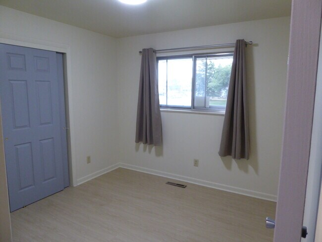 Building Photo - 3400 E Locust St