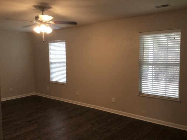 Building Photo - 332 Aberdeen Cir