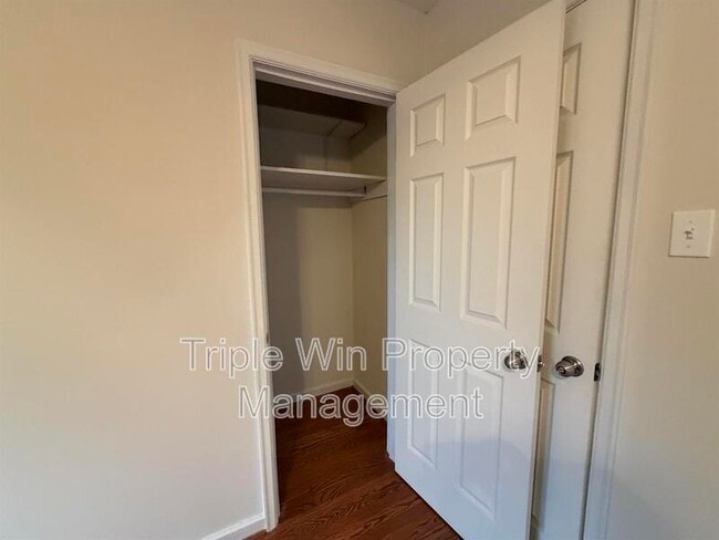 Building Photo - 1045 N Florissant Rd