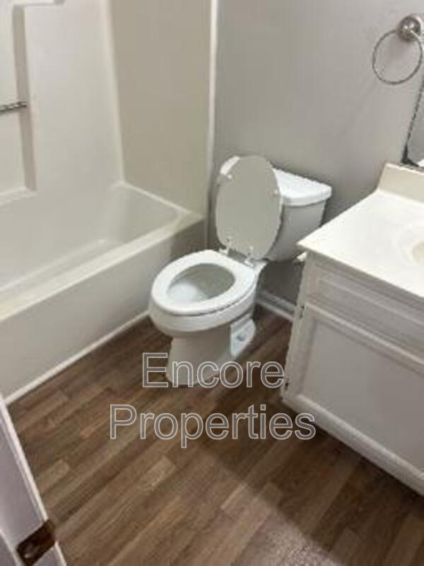 Building Photo - 6555 English Oaks Dr