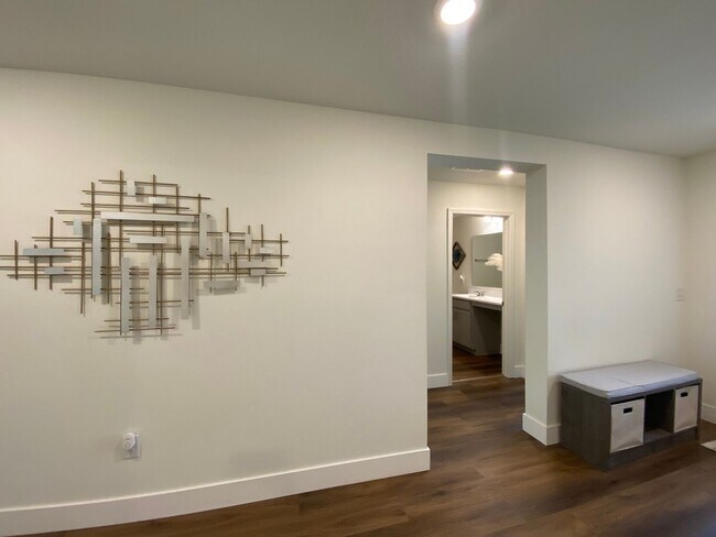 Building Photo - Spacious 4 Bed, 2 Bath Home Backing to Pre...