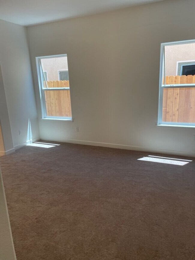Building Photo - Stylish New-Construction Rental Near UC Me...