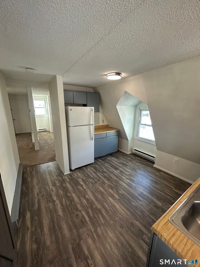 Building Photo - 168 High St