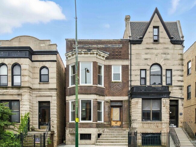Primary Photo - 909 W Addison St