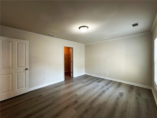 Building Photo - 5132 Meridian Ln