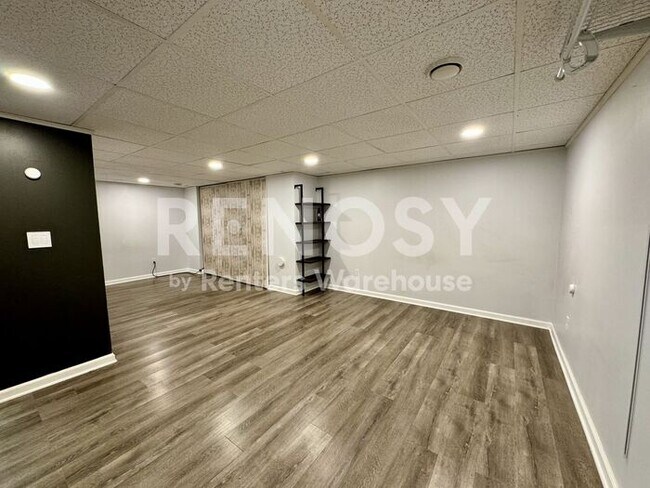 Building Photo - 1308 Landmark Trail S
