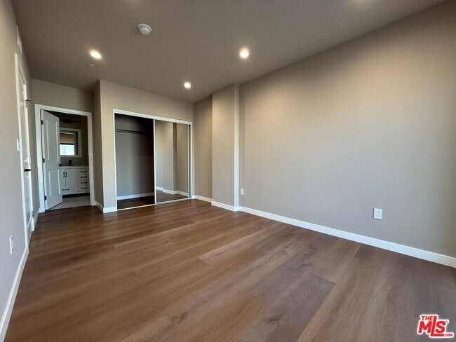 Building Photo - 9904 Laurel Canyon Blvd
