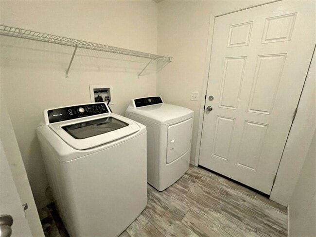 Building Photo - 248 Canary Dr