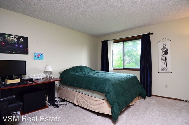 Building Photo - 7644 Wedgewood Ct N