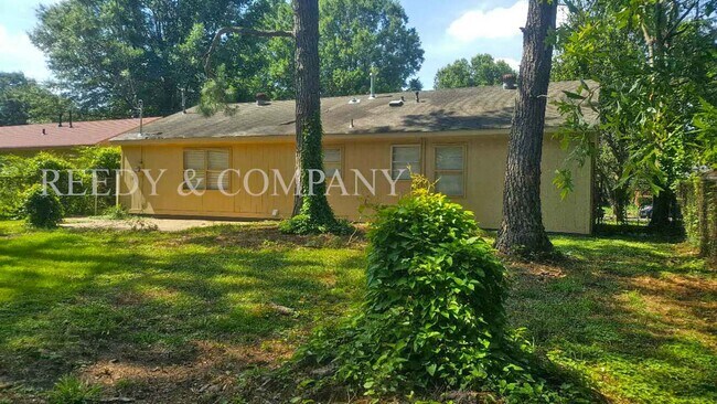 Building Photo - 4225 Arrowhead Rd