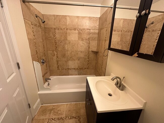 Building Photo - 8 Grant St