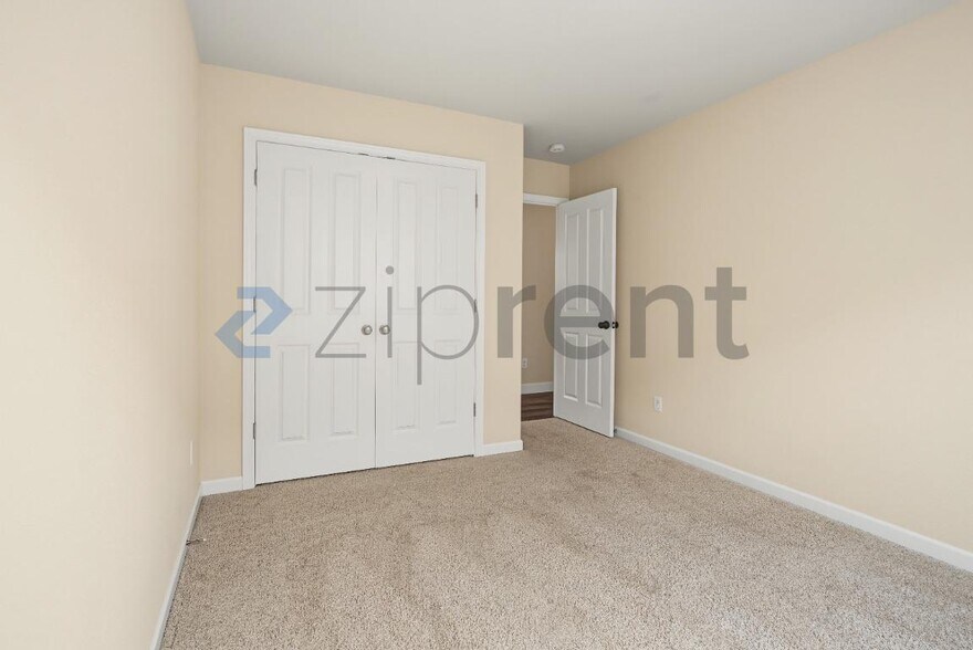 Building Photo - Unit