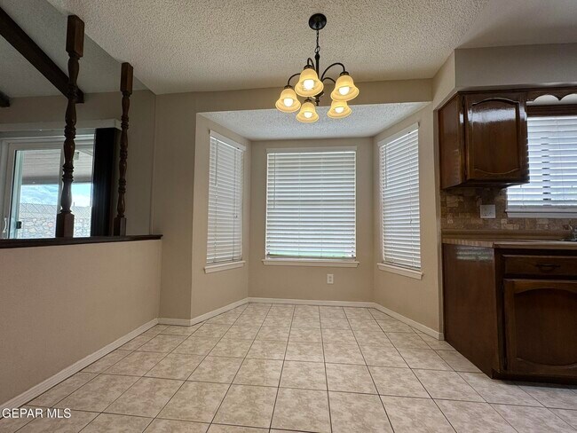 Building Photo - 701 Espolon Dr