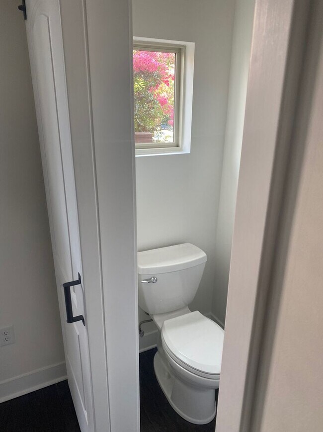 Building Photo - Room in 3 Bedroom Townhome at Seigle Point Dr