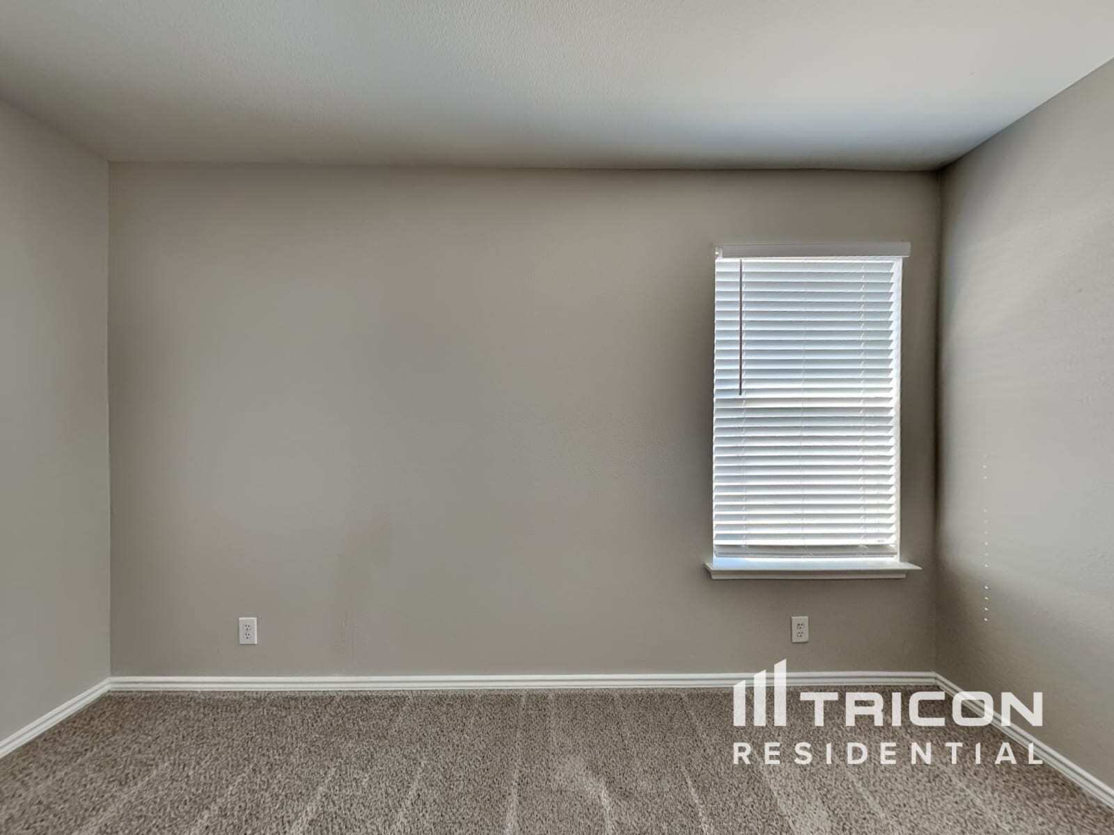 Building Photo - 6902 Shelbyville Ct