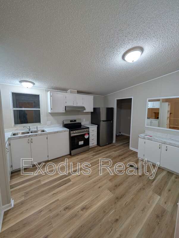 Building Photo - 715 Deer View