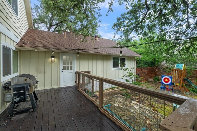 Building Photo - 3607 Laurel Ledge Ln