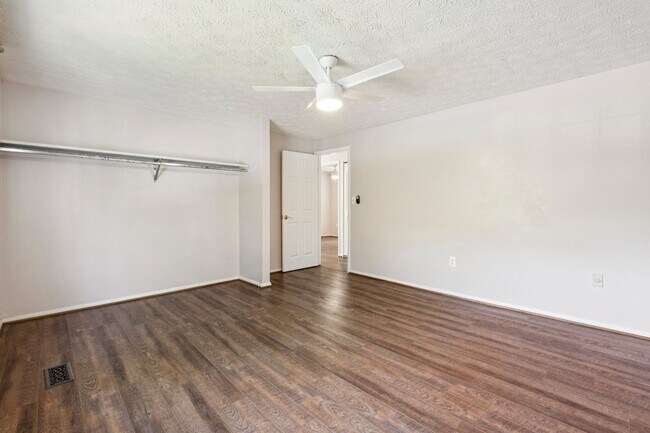 Building Photo - Home in Highly Desirable Forest Ridge!