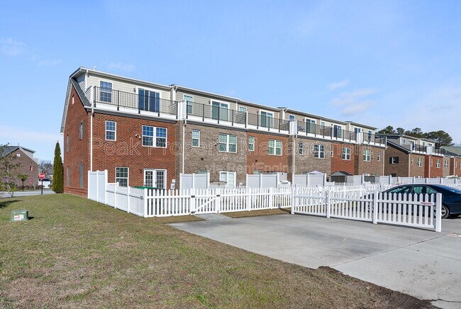 Building Photo - 11323 Sadler Walk Ln