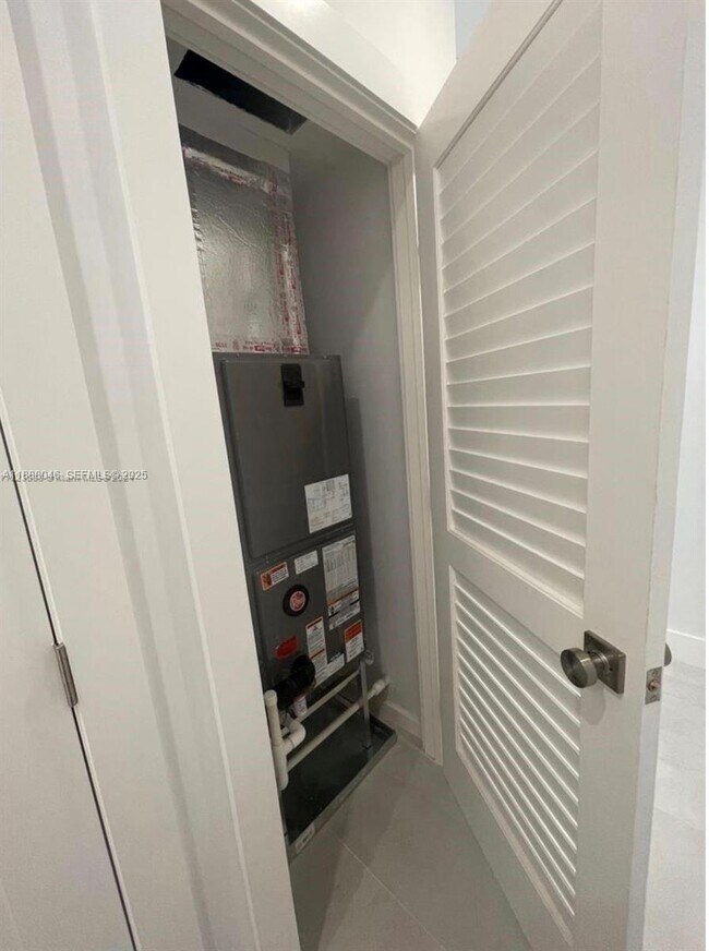 Building Photo - 6329 SW 23rd St