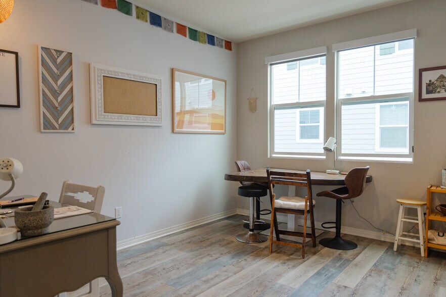 Building Photo - 505 Lark Way