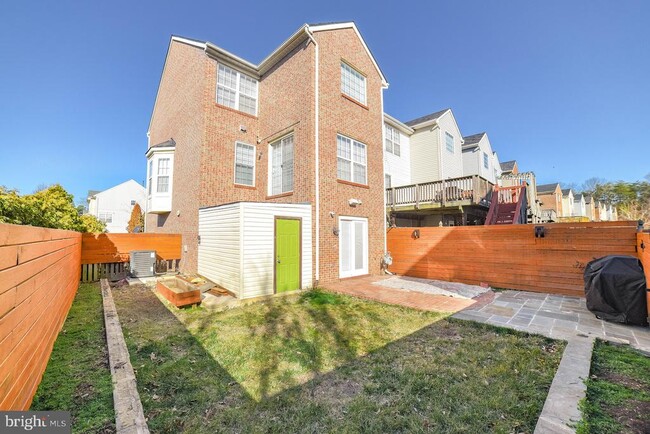 Building Photo - 3100 Esser Pl