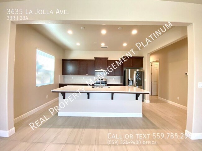 Building Photo - 3635 La Jolla Ave