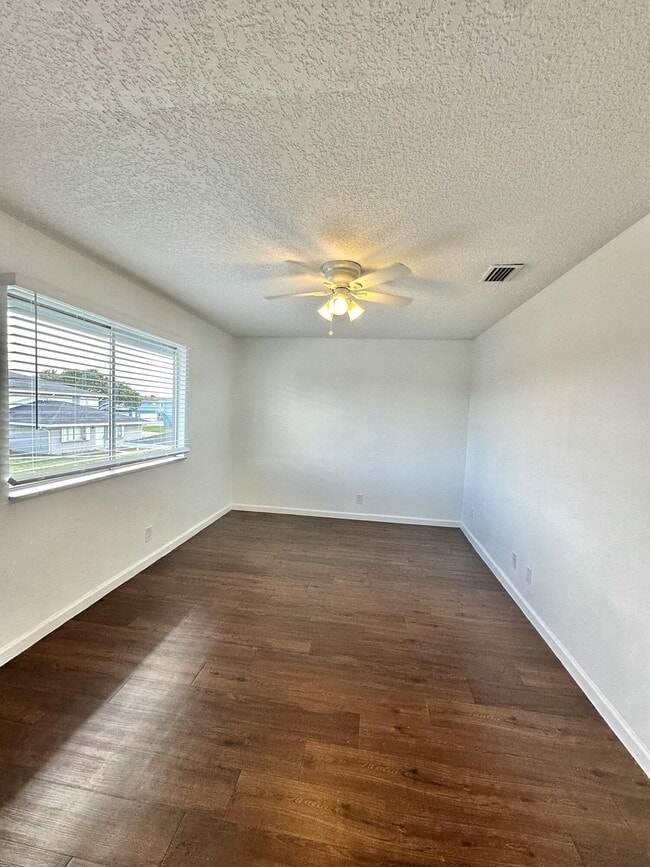 Building Photo - 108 E Tiffany Dr