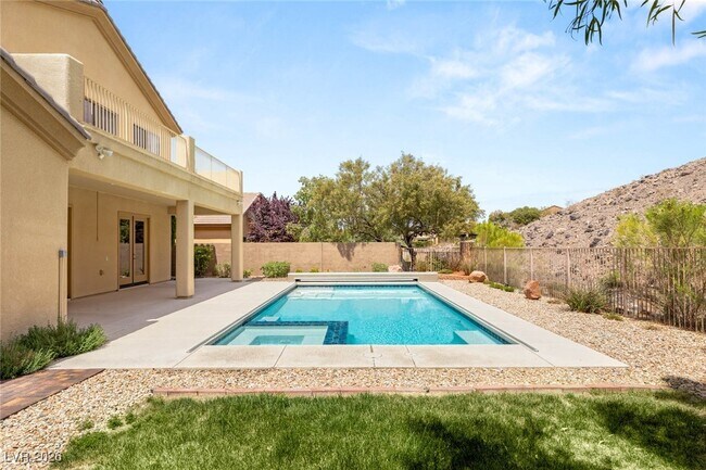 Building Photo - 17 Morninglow Pass