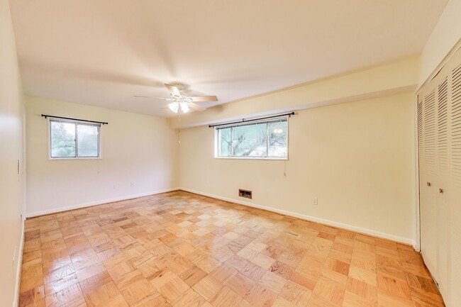 Building Photo - Spacious Parkside Condo with All Utilities...