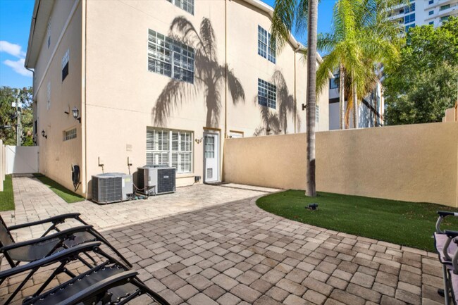 Building Photo - 3006 W Julia St