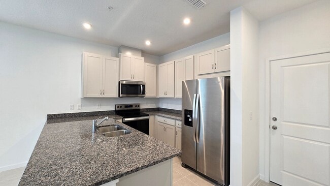 Building Photo - Brand-New Apopka 4Bed/2.5 Bath Townhome Avail for Rent! Be The first to Live Here!