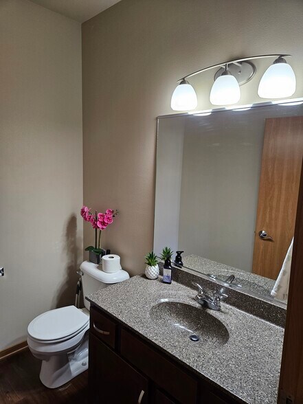 Half bath - 4868 Innovation Dr