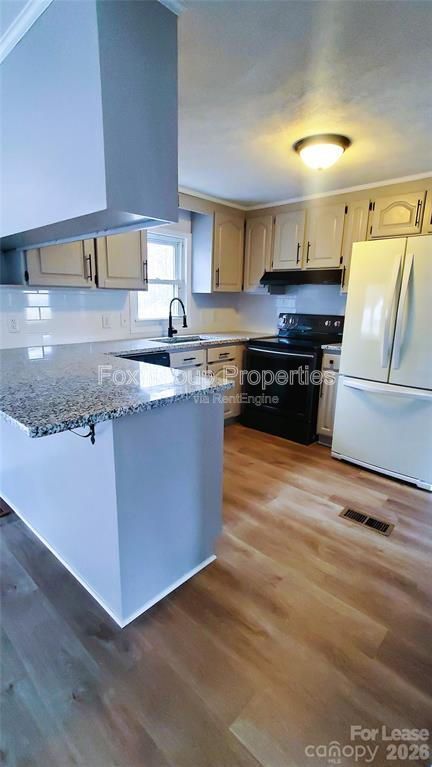 Building Photo - 132 Mt Mourne Loop